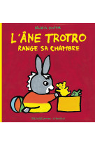 L'âne Trotro range sa chambre