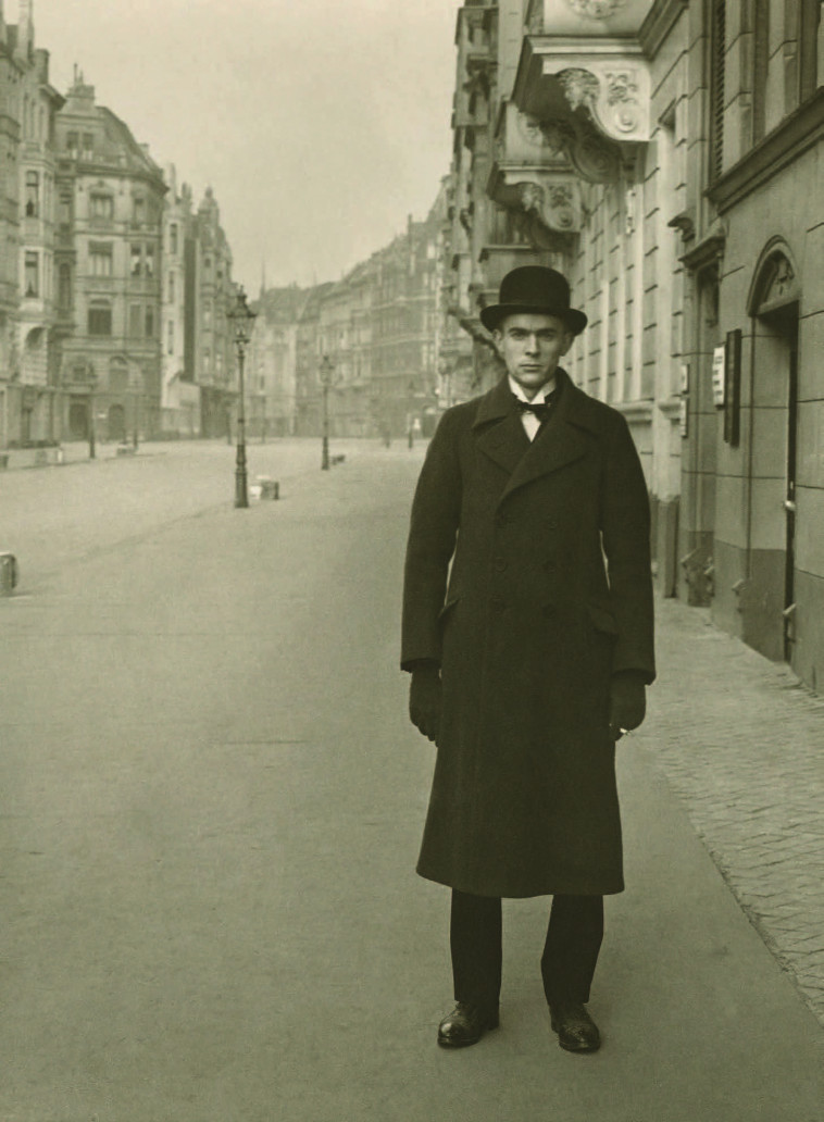 Allemagne/Années 1920/Nouvelle objectivité/August Sander   Catalogue de l'exposition -  Sous la direction de angela lampe - CENTRE POMPIDOU